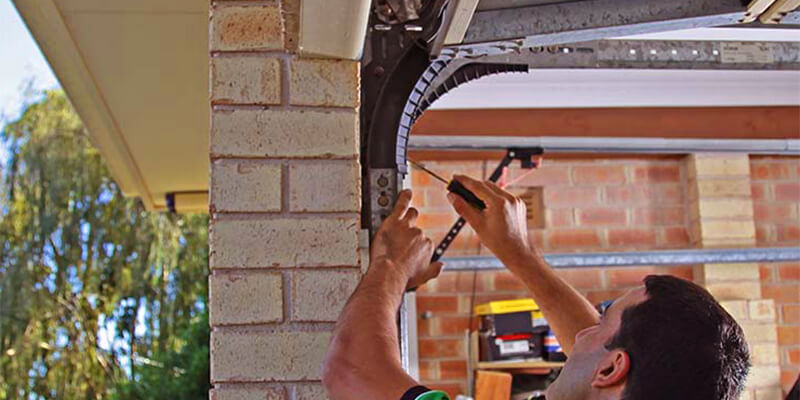 Repair rollers and tracks - Supreme Garage Door Repair